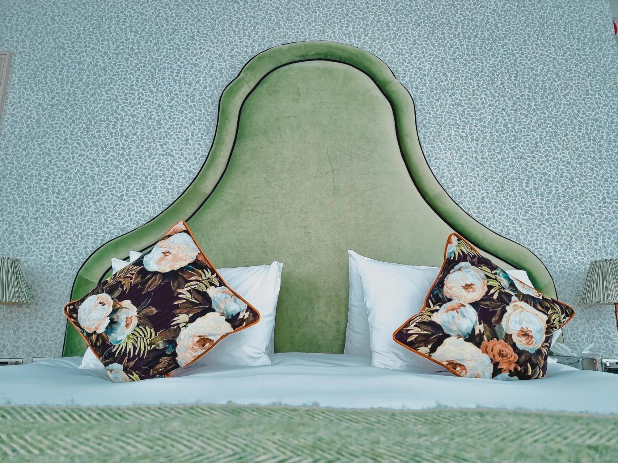 The Swan Hotel Стейнс Экстерьер фото