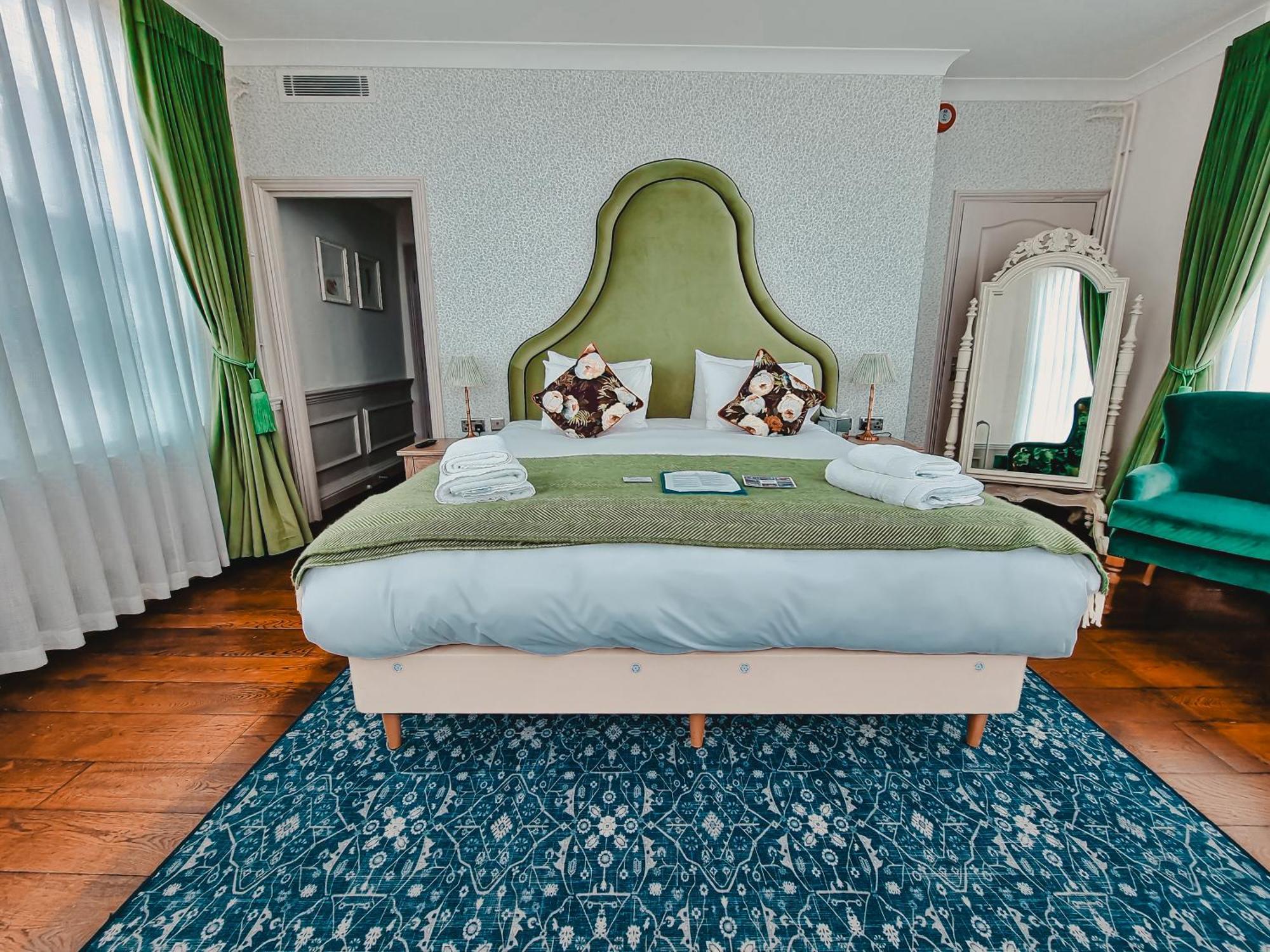 The Swan Hotel Стейнс Экстерьер фото