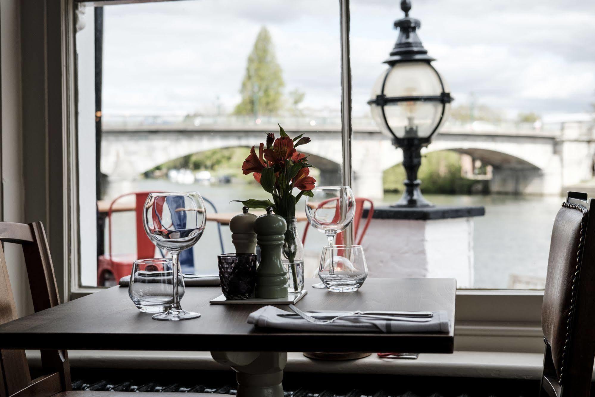 The Swan Hotel Стейнс Экстерьер фото