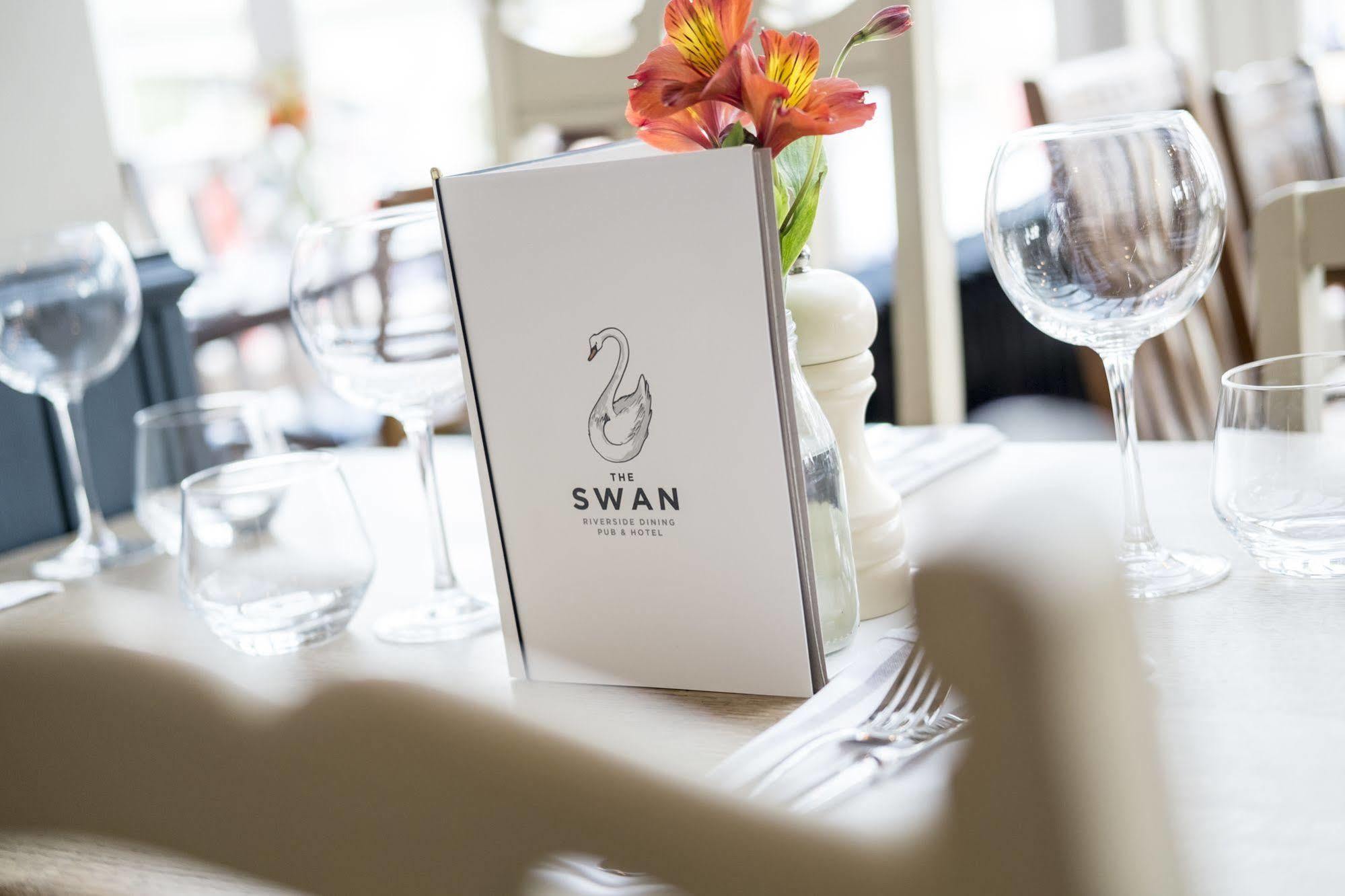 The Swan Hotel Стейнс Экстерьер фото