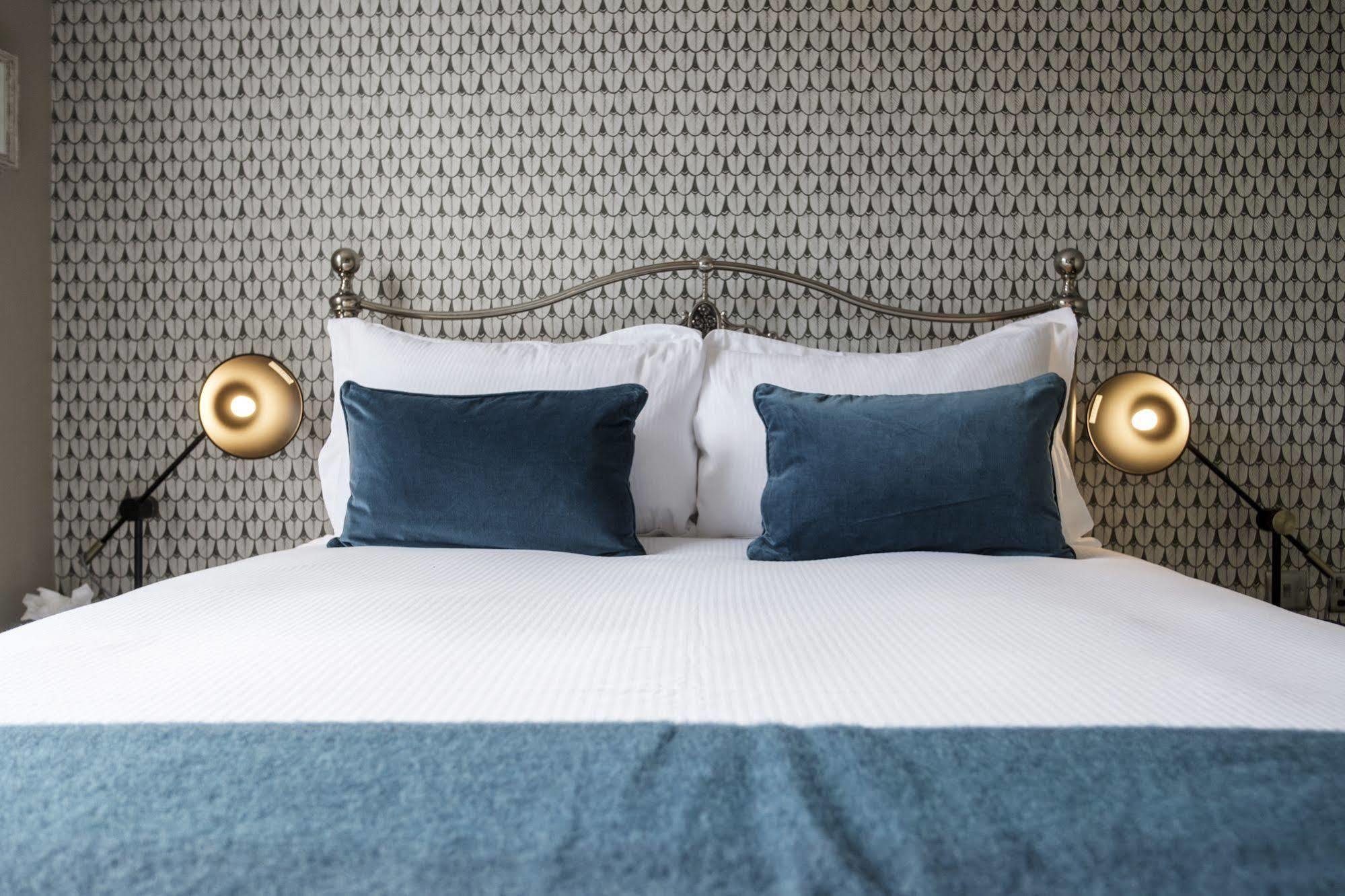 The Swan Hotel Стейнс Экстерьер фото