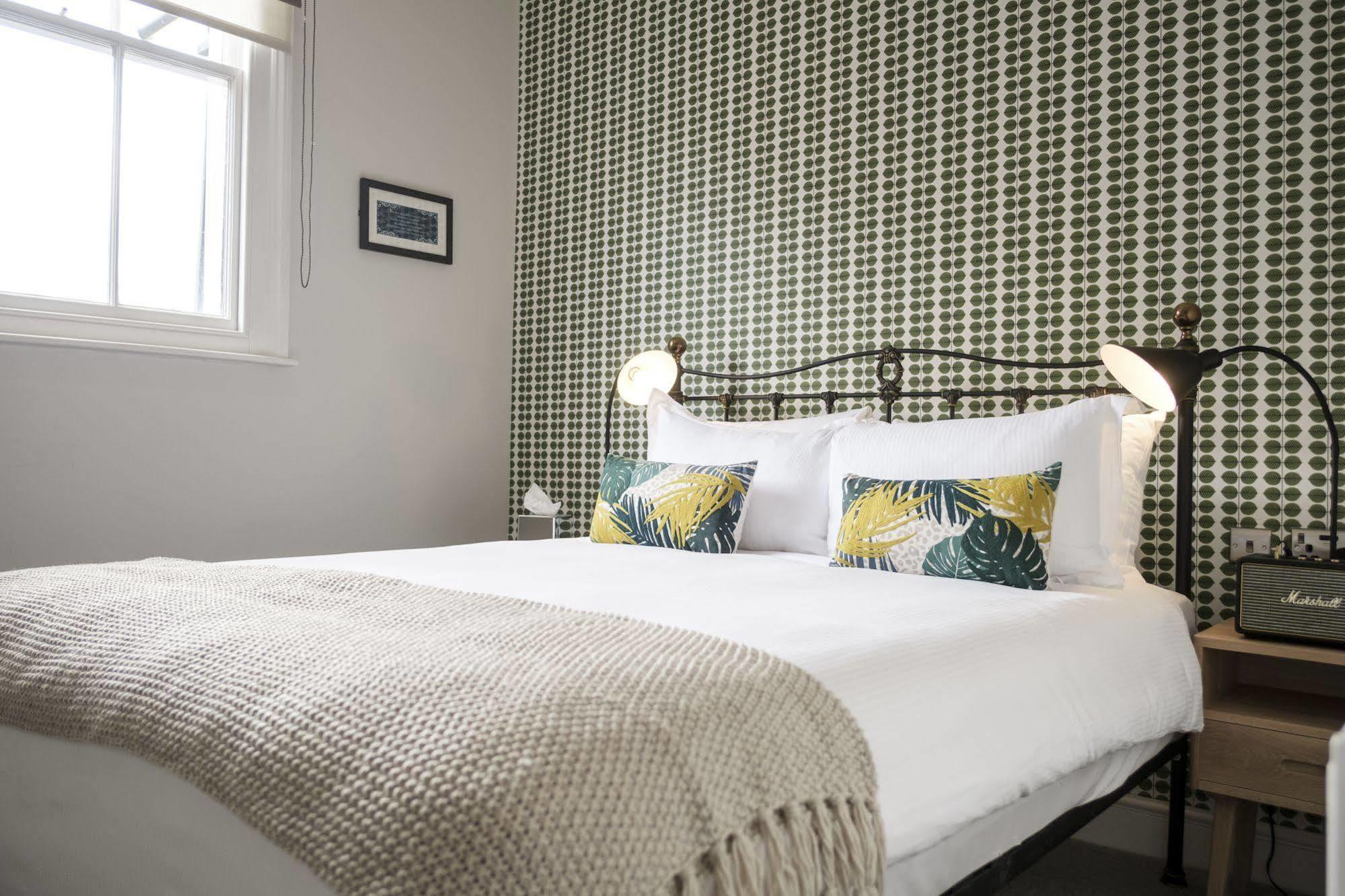 The Swan Hotel Стейнс Экстерьер фото