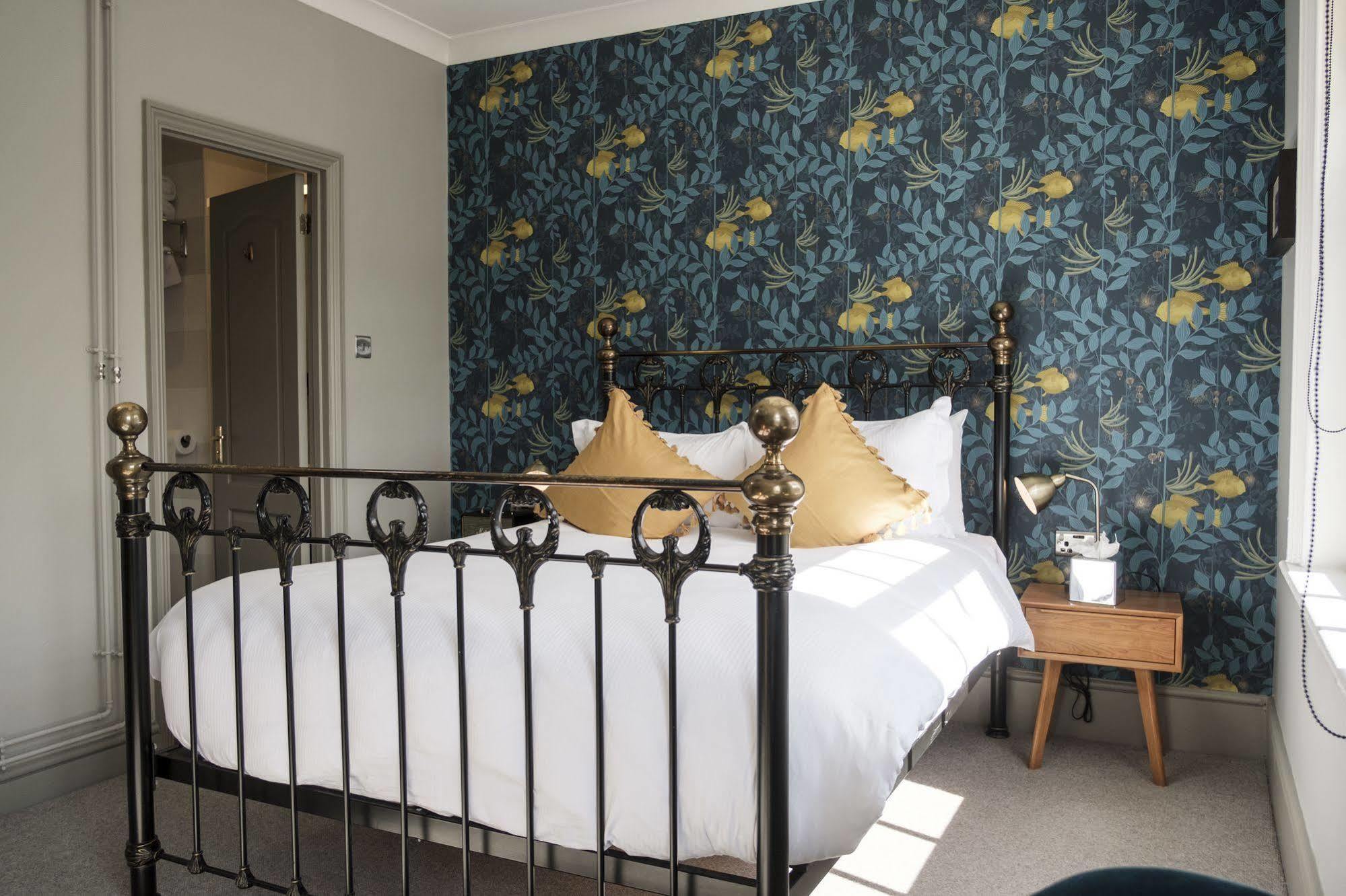 The Swan Hotel Стейнс Экстерьер фото