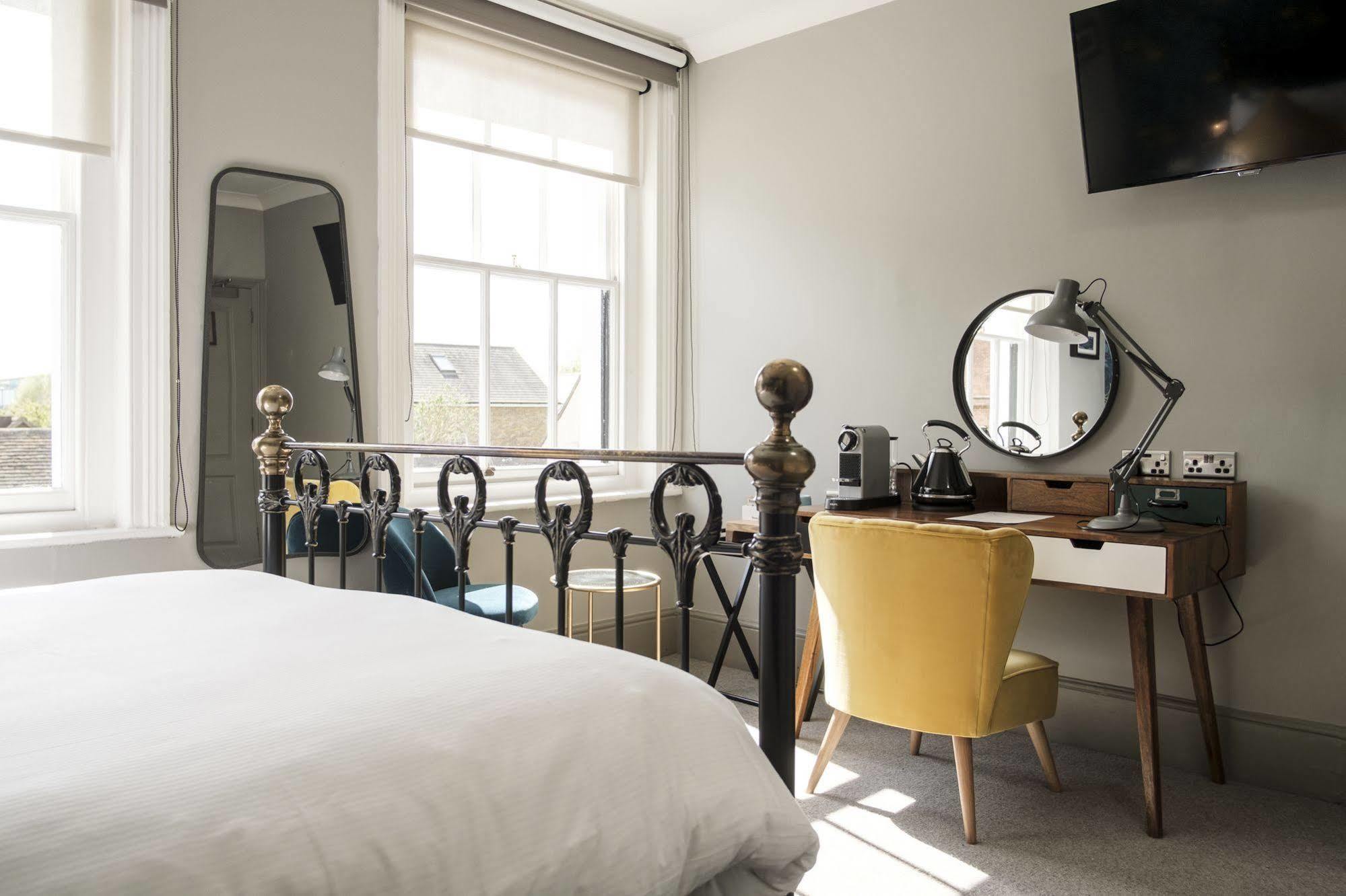 The Swan Hotel Стейнс Экстерьер фото